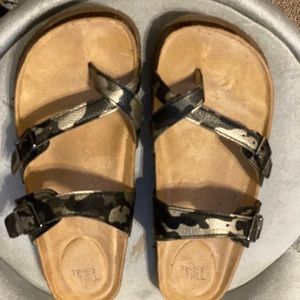 Women’s camo sandals